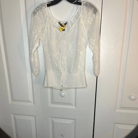 Elegant White Lace Women's Top - Picture 5 of 8